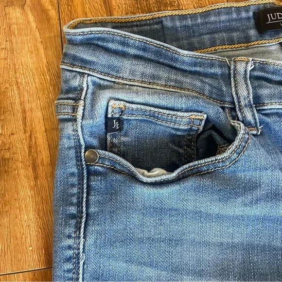 JUDY BLUE Women’s Blue Relaxed Fit Distressed Skinny Jean Size 5/27 - Picture 7 of 12